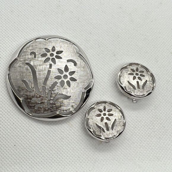 Sarah Coventry Brooch Pendant & Clip On Earrings Silhouette Floral Vintage - Picture 1 of 9